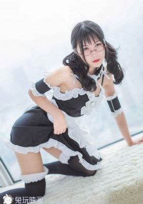 我揉着老师的白嫩大乳视频