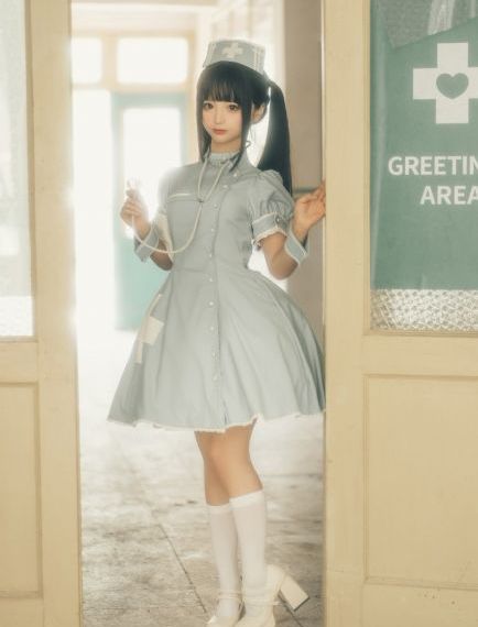 三个美妇跪着用嘴伺候高h